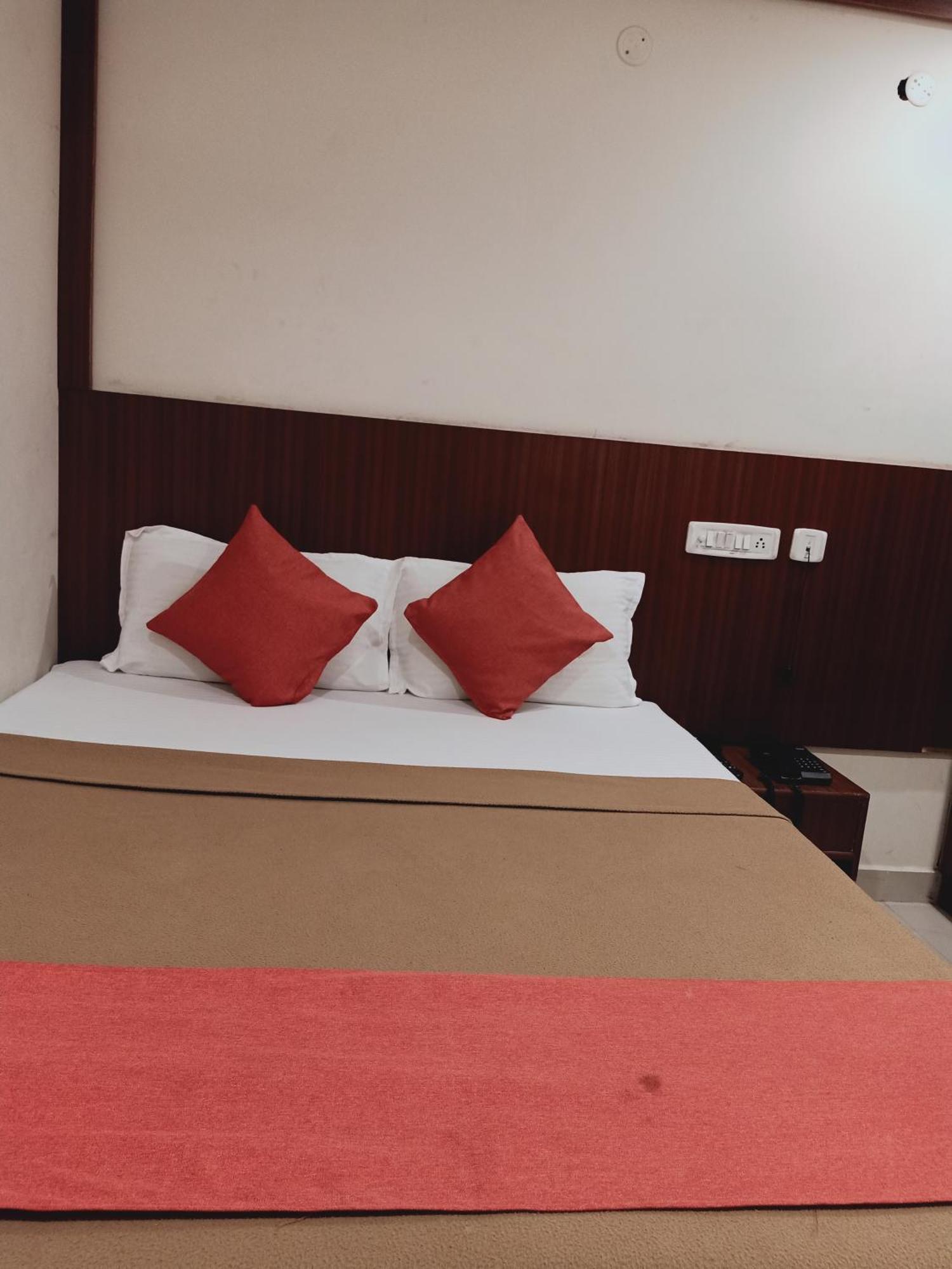 Hotel Neem Tree Hyderabad Airport Shamshabad Exterior photo